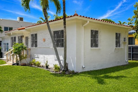 Casa en alquiler en Miami, Florida, 3 dormitorios, 118.17 m2 № 2348690 - foto 2