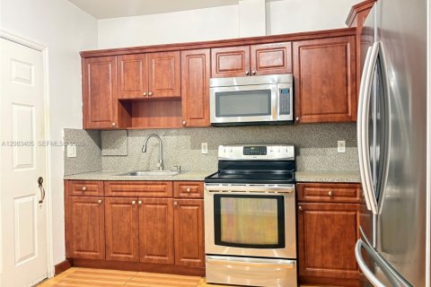 Casa en alquiler en Miami, Florida, 3 dormitorios, 118.17 m2 № 2348690 - foto 5