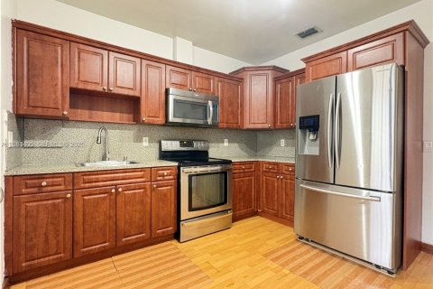 Casa en alquiler en Miami, Florida, 3 dormitorios, 118.17 m2 № 2348690 - foto 6
