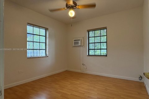 Casa en alquiler en Miami, Florida, 3 dormitorios, 118.17 m2 № 2348690 - foto 8