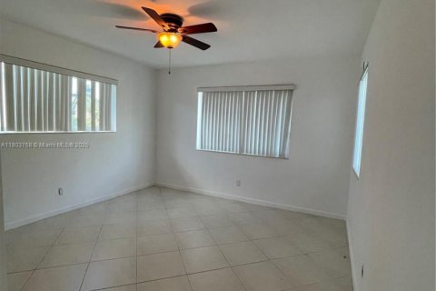 Villa ou maison à vendre à Surfside, Floride: 3 chambres № 1688873 - photo 15