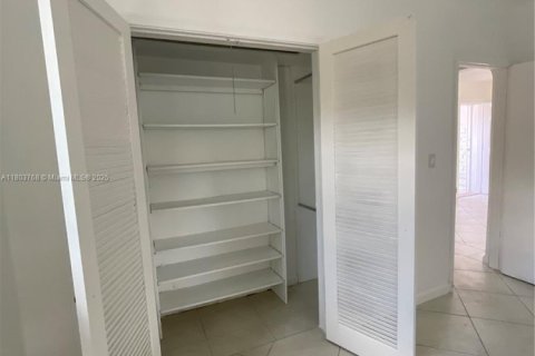Villa ou maison à vendre à Surfside, Floride: 3 chambres № 1688873 - photo 7