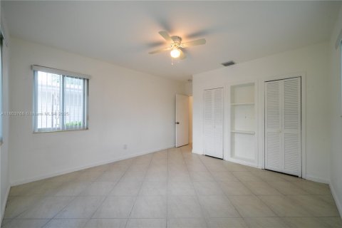 House in Surfside, Florida 3 bedrooms № 1688873 - photo 26