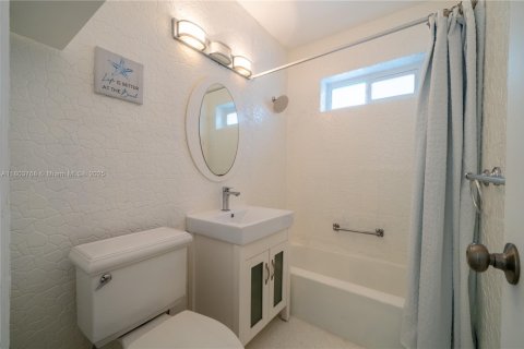 House in Surfside, Florida 3 bedrooms № 1688873 - photo 27