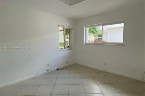 Villa ou maison à vendre à Surfside, Floride: 3 chambres № 1688873 - photo 6