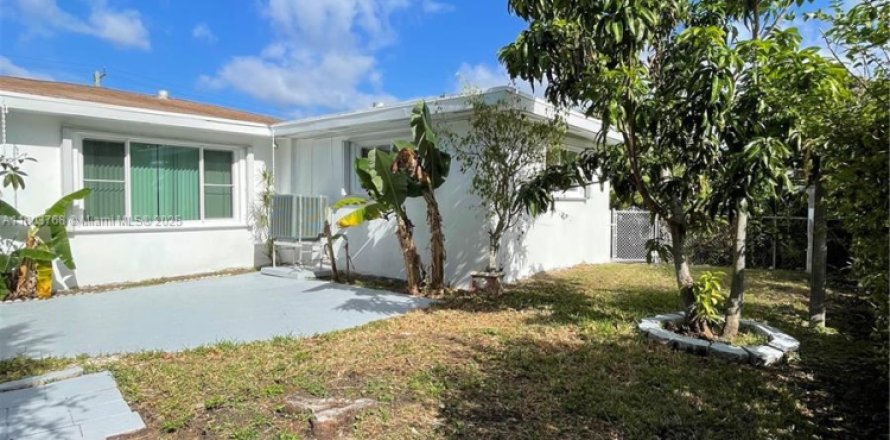 Villa ou maison à Surfside, Floride 3 chambres № 1688873