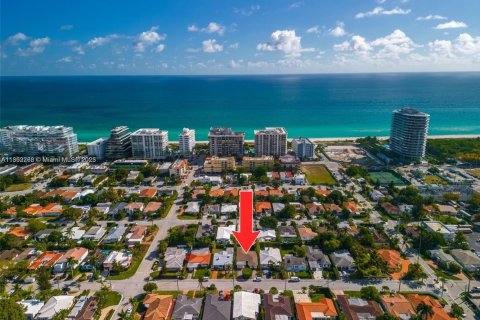 House in Surfside, Florida 3 bedrooms № 1688873 - photo 24