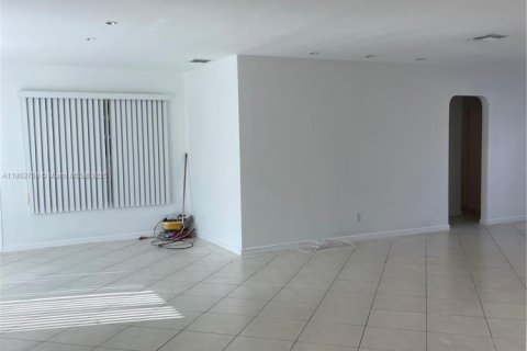 Villa ou maison à vendre à Surfside, Floride: 3 chambres № 1688873 - photo 12