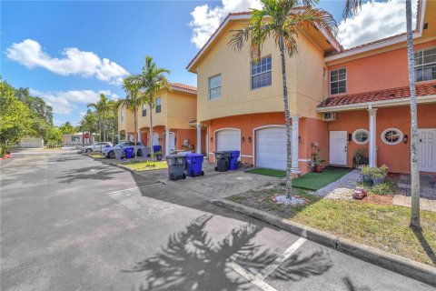 Townhouse in Hollywood, Florida 3 bedrooms, 146.79 sq.m. № 1940051 - photo 28