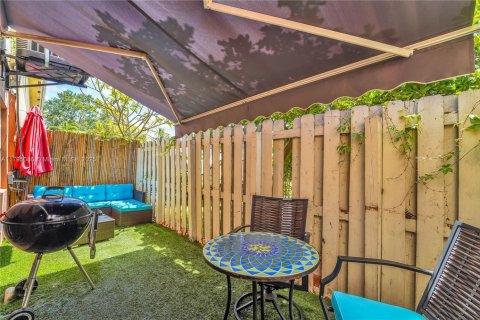 Townhouse in Hollywood, Florida 3 bedrooms, 146.79 sq.m. № 1940051 - photo 25