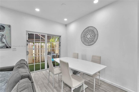 Townhouse in Hollywood, Florida 3 bedrooms, 146.79 sq.m. № 1940051 - photo 11