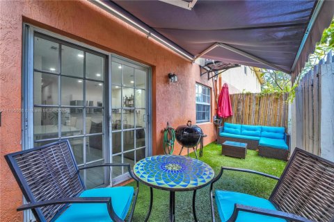 Townhouse in Hollywood, Florida 3 bedrooms, 146.79 sq.m. № 1940051 - photo 26