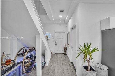 Townhouse in Hollywood, Florida 3 bedrooms, 146.79 sq.m. № 1940051 - photo 12