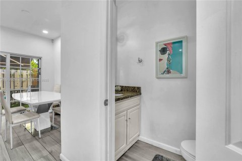 Townhouse in Hollywood, Florida 3 bedrooms, 146.79 sq.m. № 1940051 - photo 13