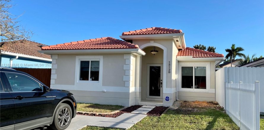 House in Miami, Florida 3 bedrooms, 121.52 sq.m. № 1768404