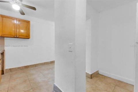 Купить виллу или дом в Майами, Флорида 4 комнаты, 79.06м2, № 1566541 - фото 11