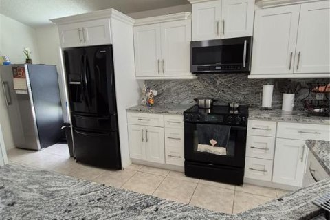Casa en venta en Kissimmee, Florida, 4 dormitorios, 174.1 m2 № 2196467 - foto 5