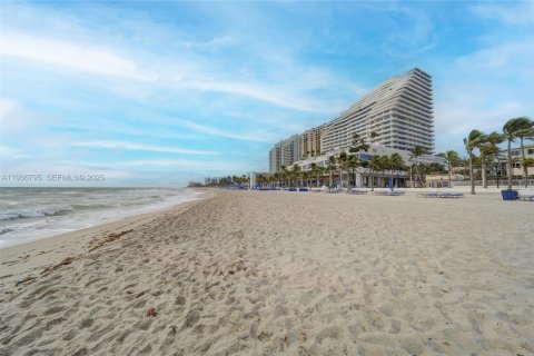 Condo in Fort Lauderdale, Florida, 3 bedrooms  № 1994931 - photo 2