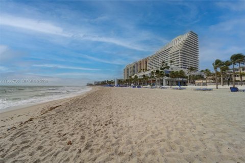 Condo in Fort Lauderdale, Florida, 3 bedrooms  № 1994931 - photo 3