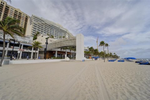 Condo in Fort Lauderdale, Florida, 3 bedrooms  № 1994931 - photo 6
