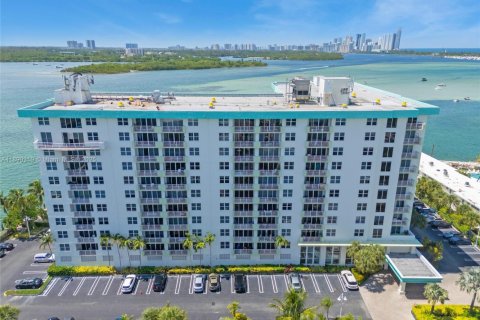 Condominio en venta en Bay Harbor Islands, Florida, 3 dormitorios, 181.16 m2 № 1946317 - foto 2