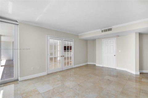 Condominio en venta en Bay Harbor Islands, Florida, 3 dormitorios, 181.16 m2 № 1946317 - foto 26