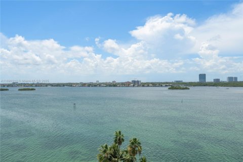 Condominio en venta en Bay Harbor Islands, Florida, 3 dormitorios, 181.16 m2 № 1946317 - foto 1