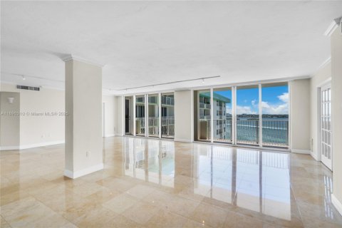 Condominio en venta en Bay Harbor Islands, Florida, 3 dormitorios, 181.16 m2 № 1946317 - foto 10