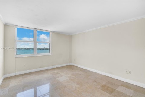 Condominio en venta en Bay Harbor Islands, Florida, 3 dormitorios, 181.16 m2 № 1946317 - foto 18
