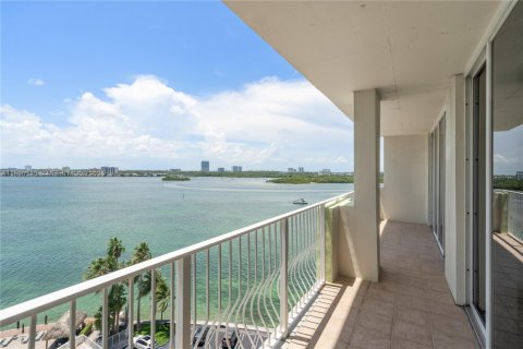 Condominio en venta en Bay Harbor Islands, Florida, 3 dormitorios, 181.16 m2 № 1946317 - foto 7