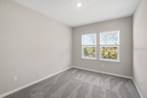 House in Zephyrhills, Florida 5 bedrooms, 317.91 sq.m. № 2209199 - photo 12