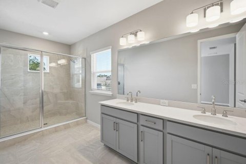 House in Zephyrhills, Florida 5 bedrooms, 317.91 sq.m. № 2209199 - photo 4