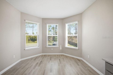 House in Zephyrhills, Florida 5 bedrooms, 317.91 sq.m. № 2209199 - photo 7