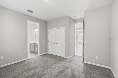 House in Zephyrhills, Florida 5 bedrooms, 317.91 sq.m. № 2209199 - photo 18