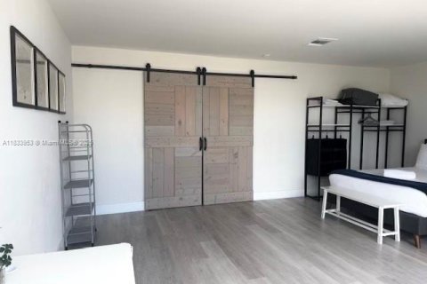 Condo in Miami, Florida, 1 bedroom № 2154332 - photo 6