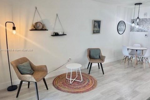 Condo in Miami, Florida, 1 bedroom № 2154332 - photo 4