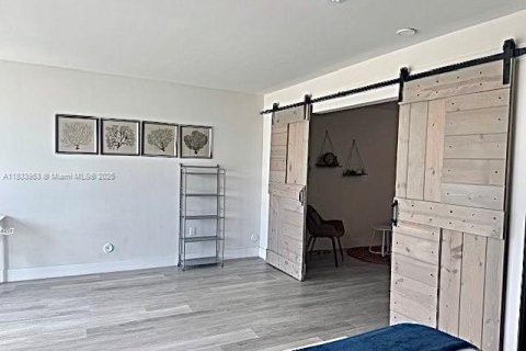 Condo in Miami, Florida, 1 bedroom № 2154332 - photo 9