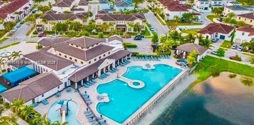 Touwnhouse à Miami, Floride 3 chambres, 161.65 m2 № 1892811