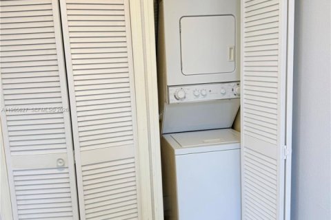 Снять в аренду кондоминиум в Хайалиа, Флорида 2 спальни, 80.82м2, № 2027258 - фото 7