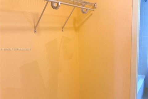 Снять в аренду кондоминиум в Хайалиа, Флорида 2 спальни, 80.82м2, № 2027258 - фото 18