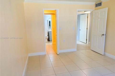 Снять в аренду кондоминиум в Хайалиа, Флорида 2 спальни, 80.82м2, № 2027258 - фото 14