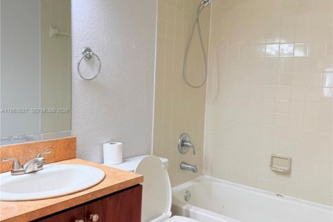 Снять в аренду кондоминиум в Хайалиа, Флорида 2 спальни, 80.82м2, № 2027258 - фото 11