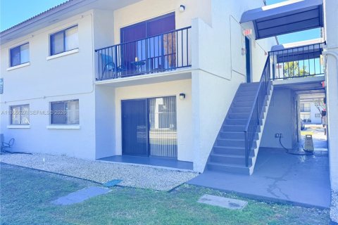 Снять в аренду кондоминиум в Хайалиа, Флорида 2 спальни, 80.82м2, № 2027258 - фото 3