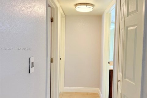 Снять в аренду кондоминиум в Хайалиа, Флорида 2 спальни, 80.82м2, № 2027258 - фото 10