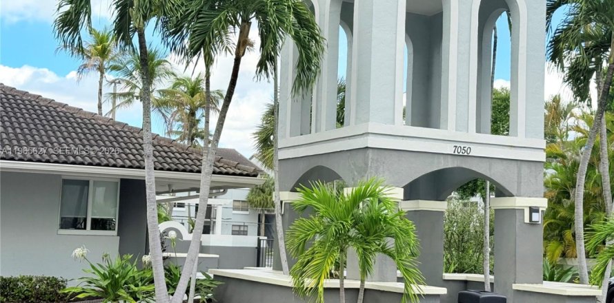 Кондоминиум с 2 спальнями в Хайалиа, Флорида № 2027258