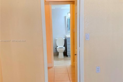 Снять в аренду кондоминиум в Хайалиа, Флорида 2 спальни, 80.82м2, № 2027258 - фото 16