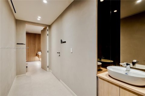 Condominio en venta en Bay Harbor Islands, Florida, 4 dormitorios, 327.11 m2 № 1811518 - foto 18