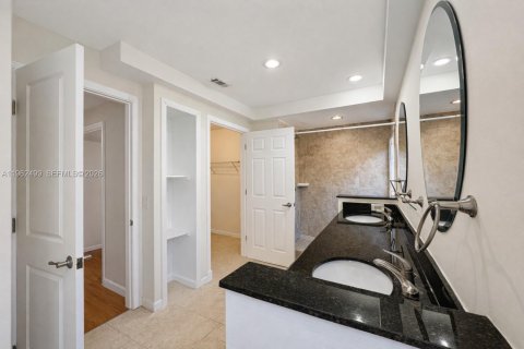 Townhouse in Boca Raton, Florida 3 bedrooms, 130.06 sq.m. № 2024278 - photo 23