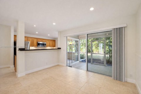 Townhouse in Boca Raton, Florida 3 bedrooms, 130.06 sq.m. № 2024278 - photo 4