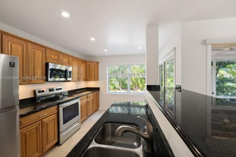 Townhouse in Boca Raton, Florida 3 bedrooms, 130.06 sq.m. № 2024278 - photo 5